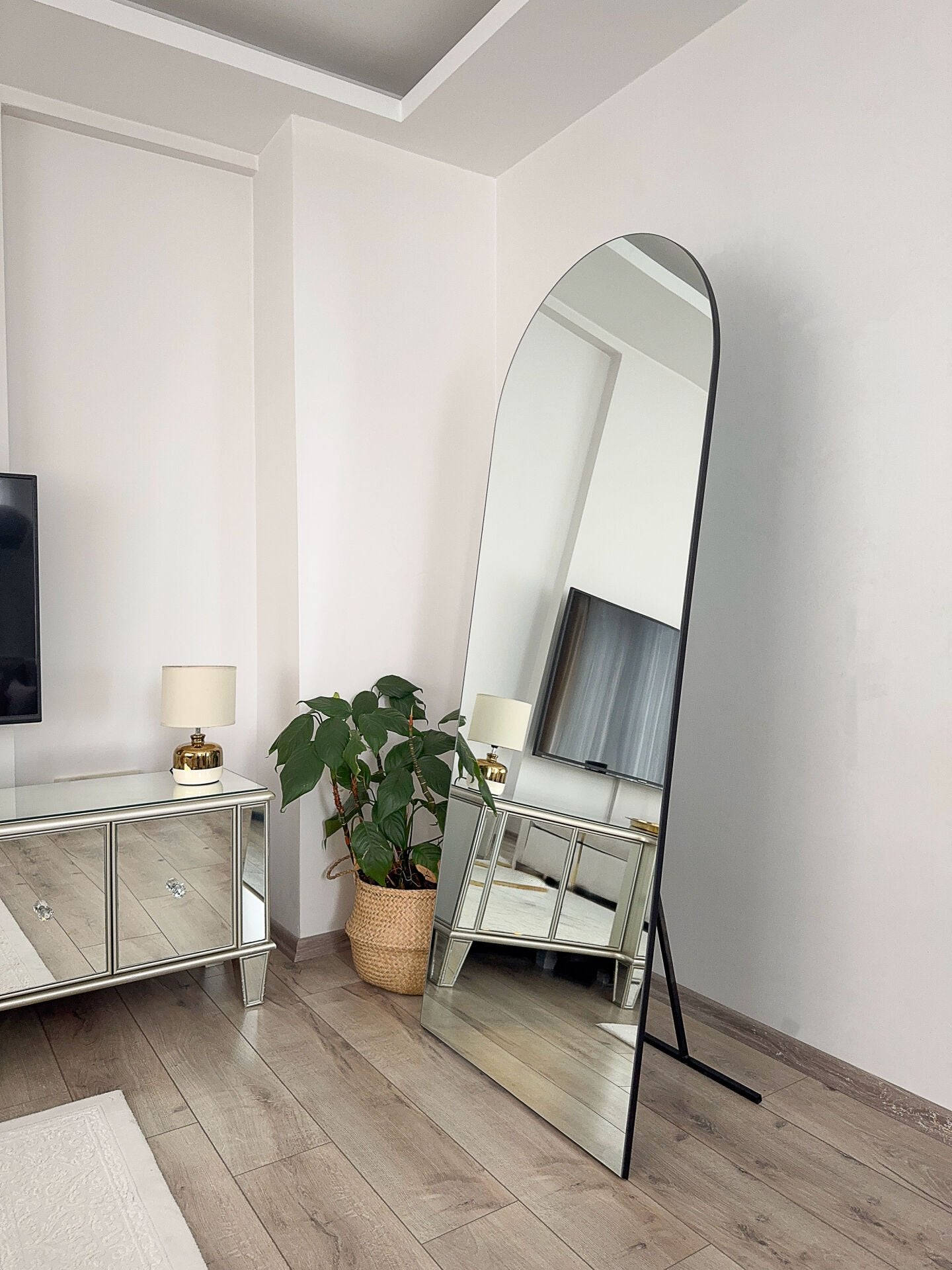 RAHMENLOS OVALER STANDSPIEGEL – 180×70 CM